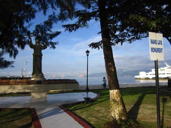Inang Laya Monument